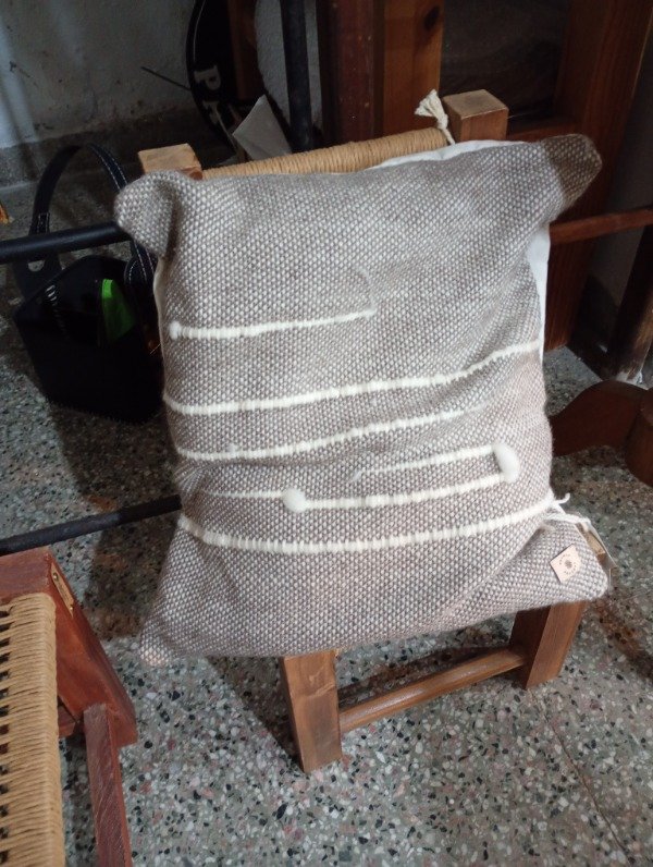 Producto - 5 almohadón con funda tejida