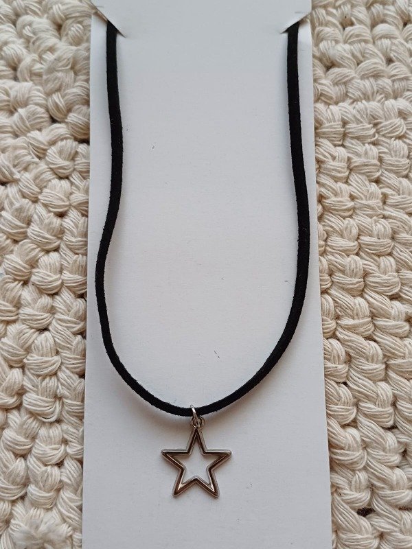 Producto - Collar gamuza corto estrella