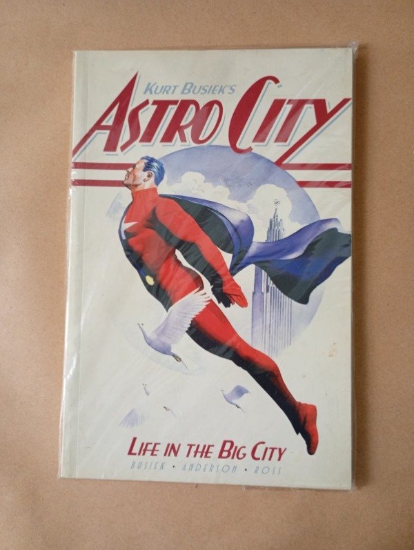 Producto - Astro city Life in the big city - Busiek Anderson - Homage Comics