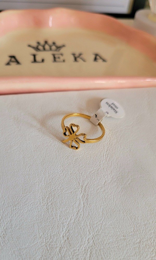 Producto - Anillo trébol (talle 19)de acero dorado - 2