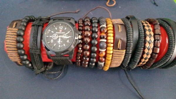 Producto - Pulseras para hombres elegantes con detalles metálicos