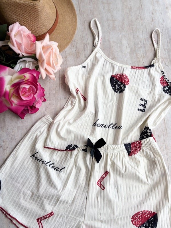 Producto - Pijama blanco corazones