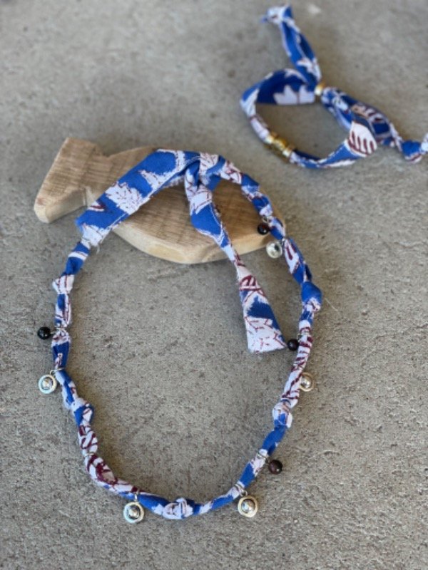 Producto - Collar textil mix de dijes