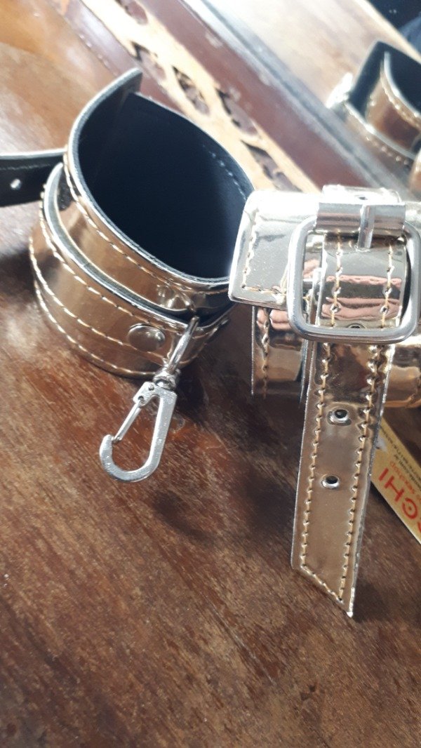 Producto - Esposas doradas (T.M)