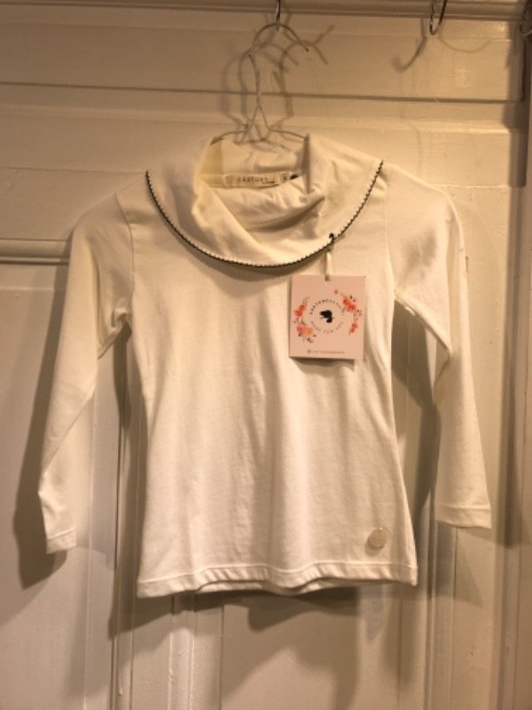 Producto - Polera CASTORO blanca cuello volcado Talle 6 años- PRECIO: 22x