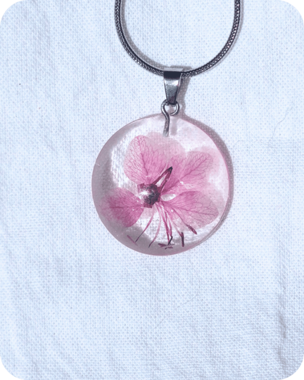 Producto - Dije Flor Rosa - incluye cadena