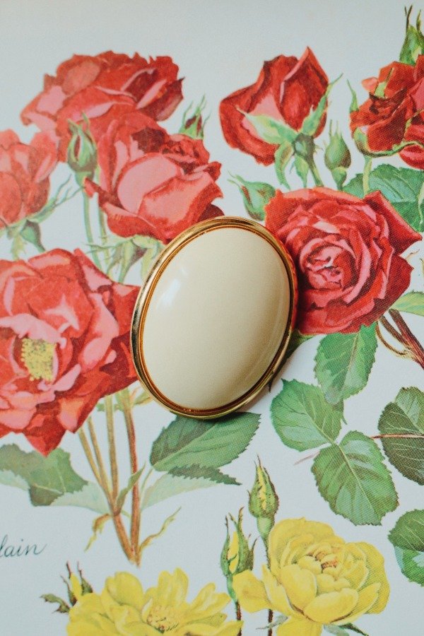 Producto - Prendedor Cream