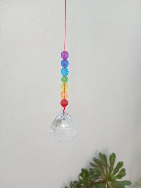 Producto - 3 atrapasoles hilo rojo, 7 chakras con esfera de cristal de 3 cm