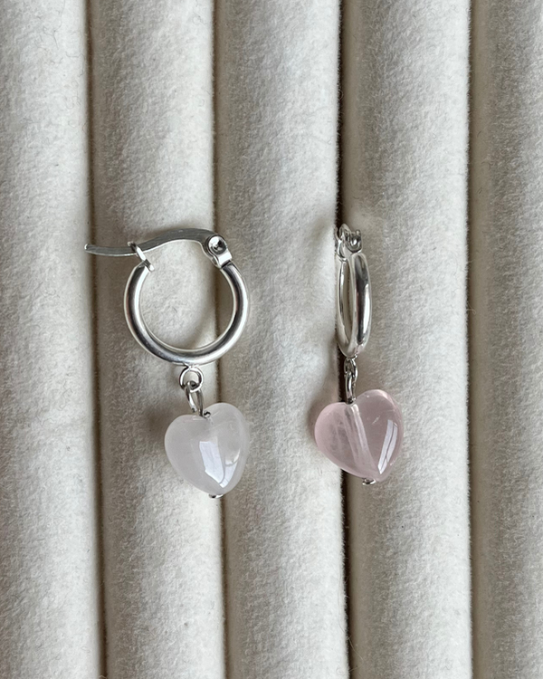 Producto - Aros con corazón rosa de acero blanco