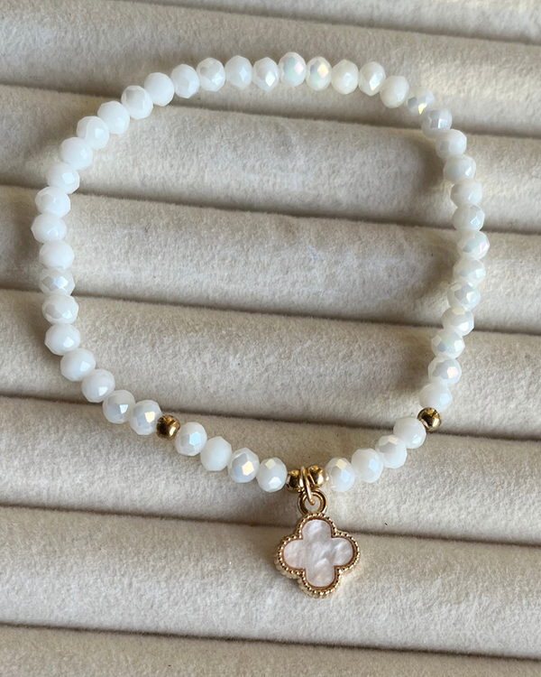 Producto - Pulsera blanca con dije trébol elastizada