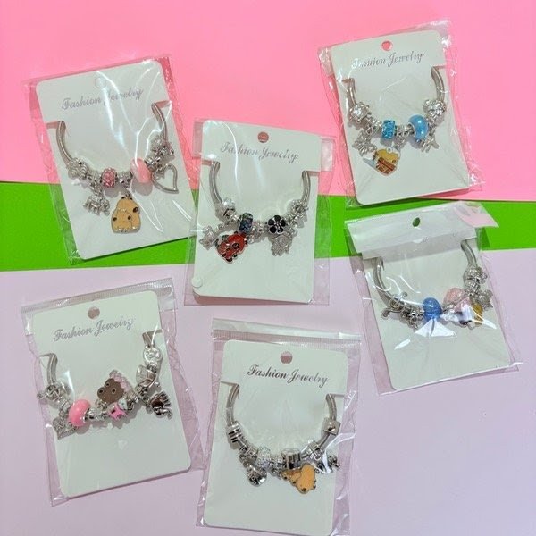 Producto - Pulsera Charms con dijes Capibara