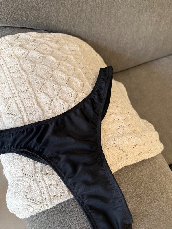 Producto - Less bikini fija negra