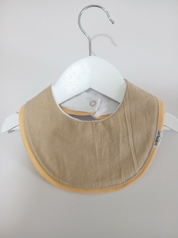 Producto - Babero almendra c/ beige