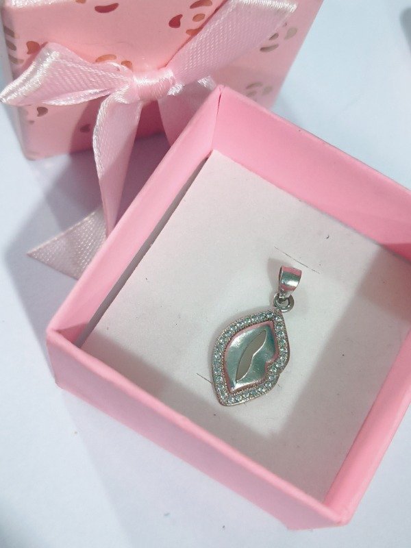 Producto - Dije de plata Rodinada beso