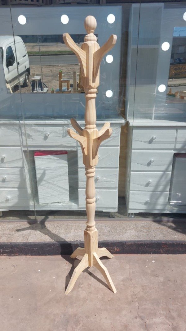 Producto - PERCHERO DE PIE TORNEADO