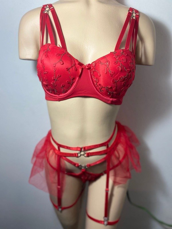Producto - Conjunto flores y pollerita tul rojo de 5 piezas
