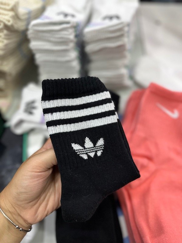 Producto - tenis adidas negra clasica