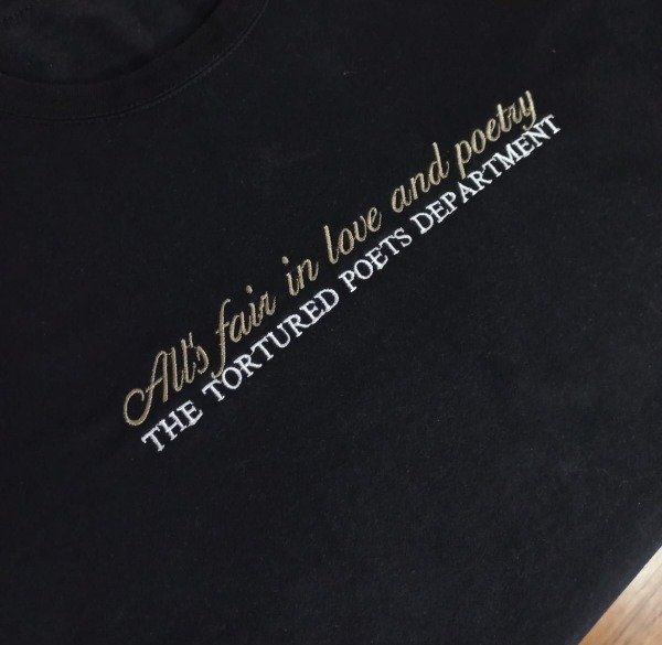 Producto - Buzo All's fair in love and poetry