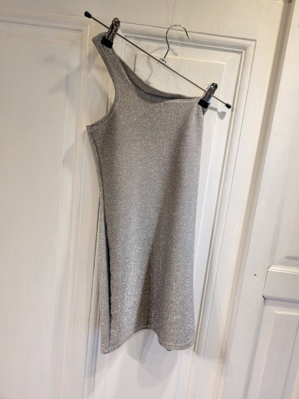 Producto - Vestido SO CIPPO gris con brillo Nuevo C/etiq Talle 10 años - PRECIO: 26X