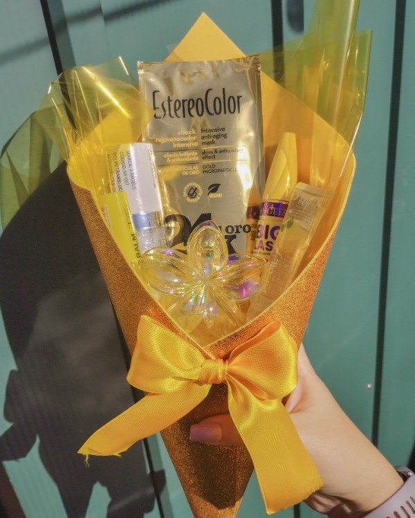 Producto - Ramo de maquillaje amarillo