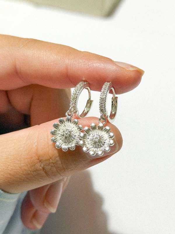 Producto - Argolla girasol micropave-acero blanco