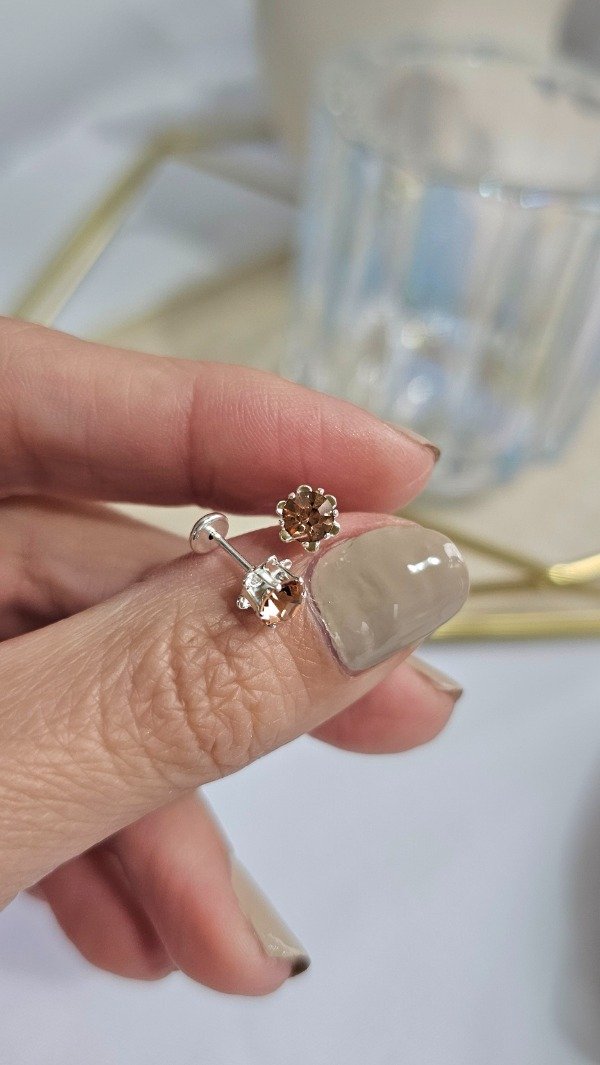 Producto - Abridor cubic ambar engarce en flor. Plata