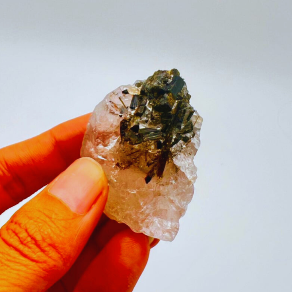 Producto - Cuarzo con turmalina verde 03