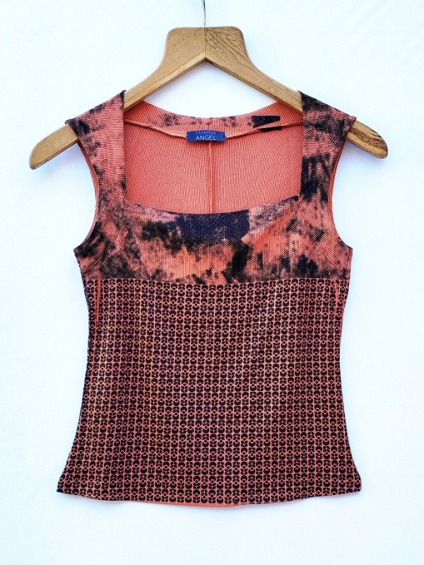 Producto - Musculosa Fusión - base caramelo estampa Miniflor y Destello-