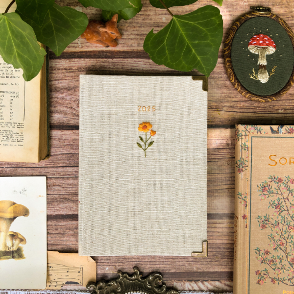 Producto - Agenda 2025 flor naranja