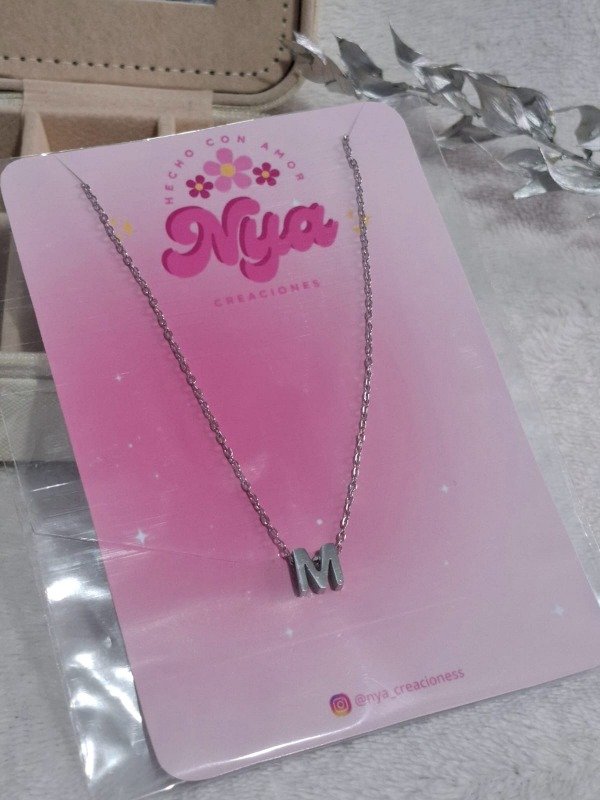 Producto - Inicial M plateada