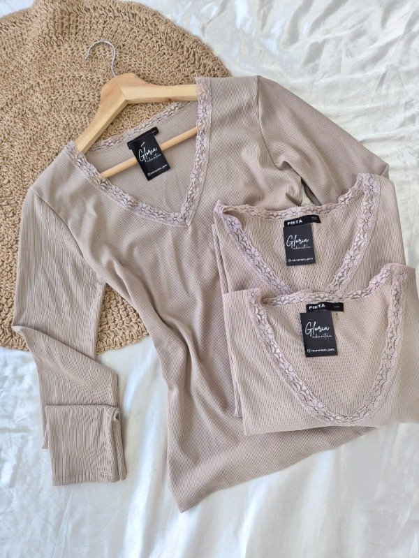 Producto - REMERA V LATTE