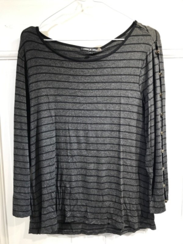 Producto - Remera CABLE Y GAUGE gris con rayas Talle L- PRECIO: 26x