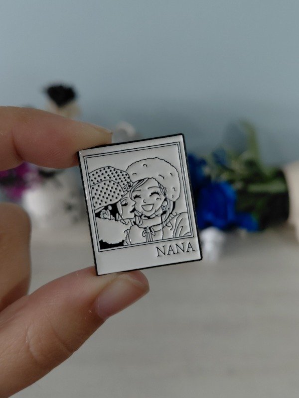 Producto - Pin metalizado - Nana #1379