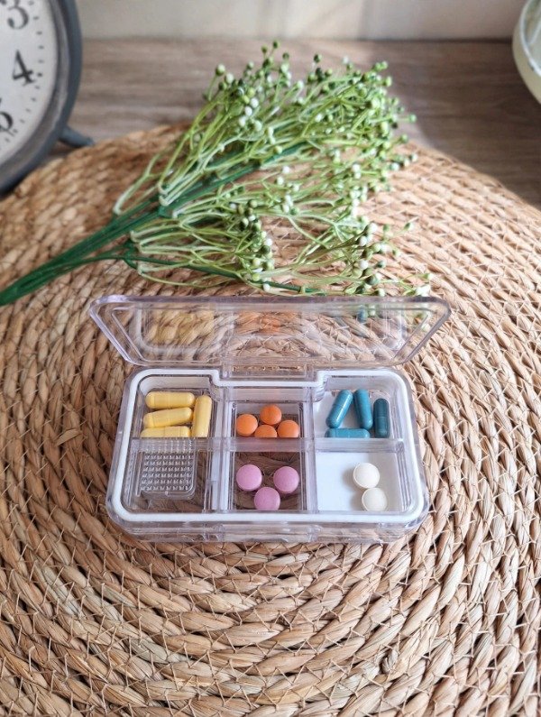 Producto - Pastillero transparente con cortador de pastillas - 0