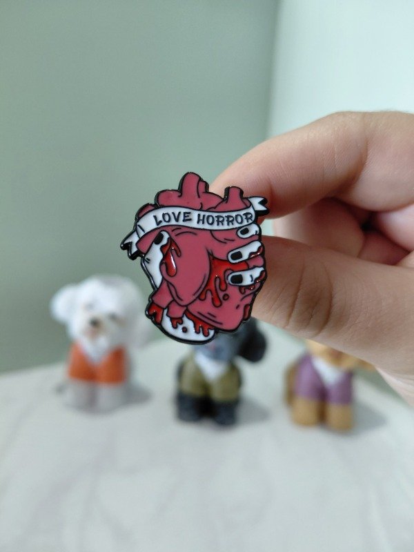 Producto - Pin metalizado - Corazón "I love horror" #3295