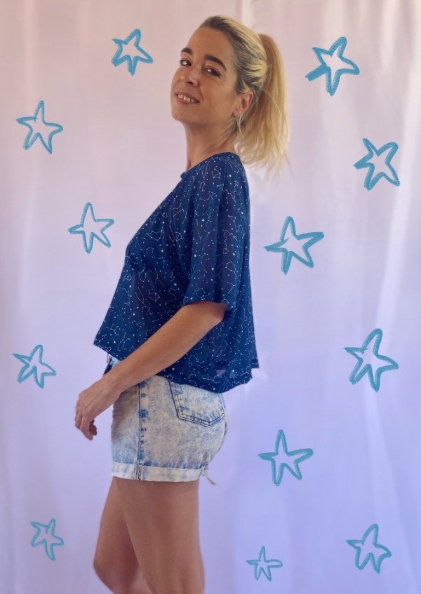 Producto - REMERA CROP DE MICROTUL CONSTELACIONES