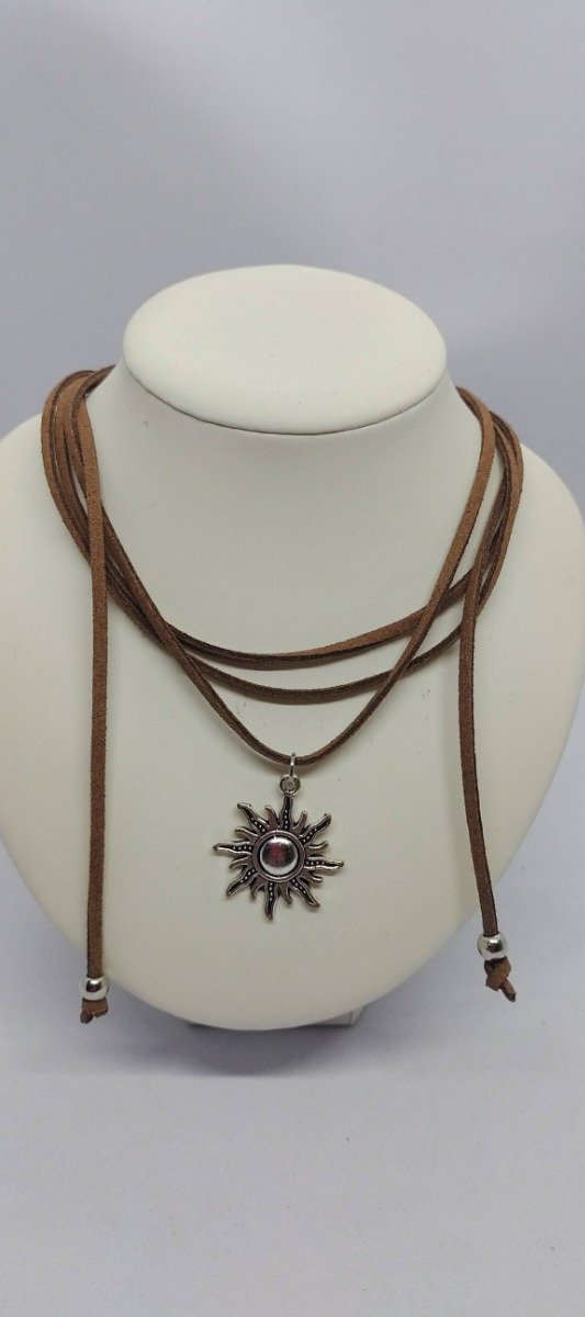 Producto - Choker con cordon marron y dije de sol