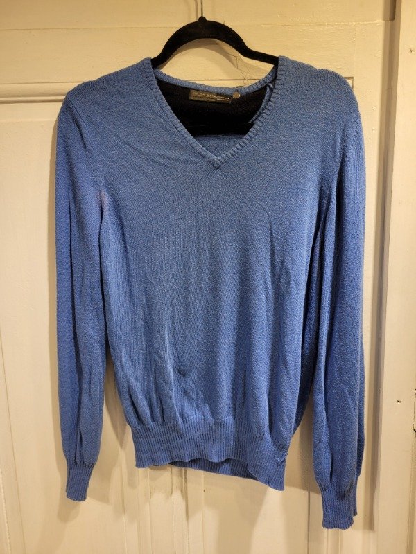 Producto - Sweater ZARA celeste escote en v- Talle M - PRECIO: 30X