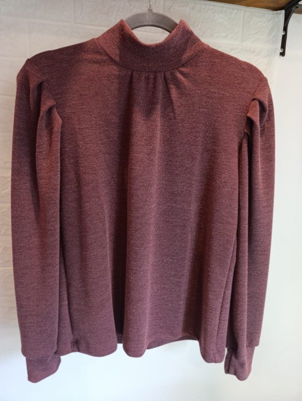 Producto - Polera Estilo Noble - Cuello Polera