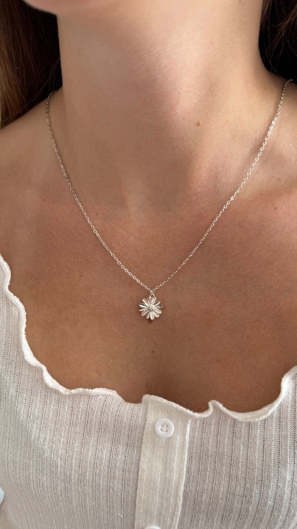 Producto - Collar flor plateado