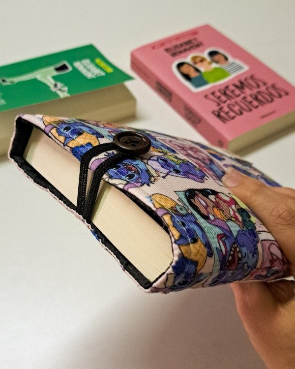 Producto - Funda para libros pocket con botón Stitch IMPERMEABLE