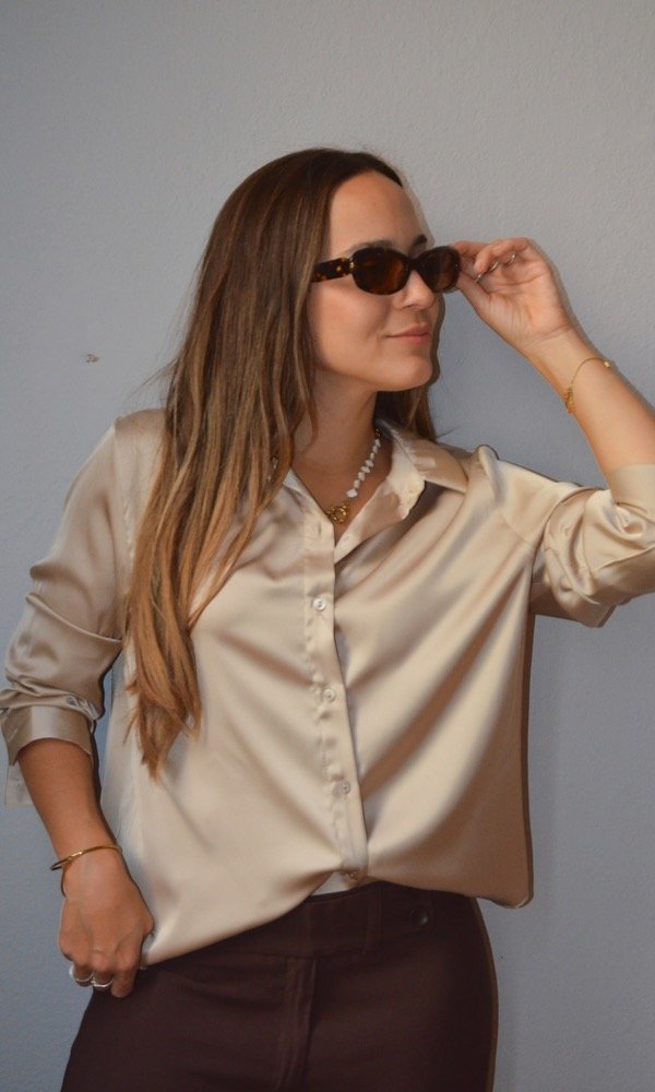 Producto - Camisa Sastrera Satinada Beige Viena