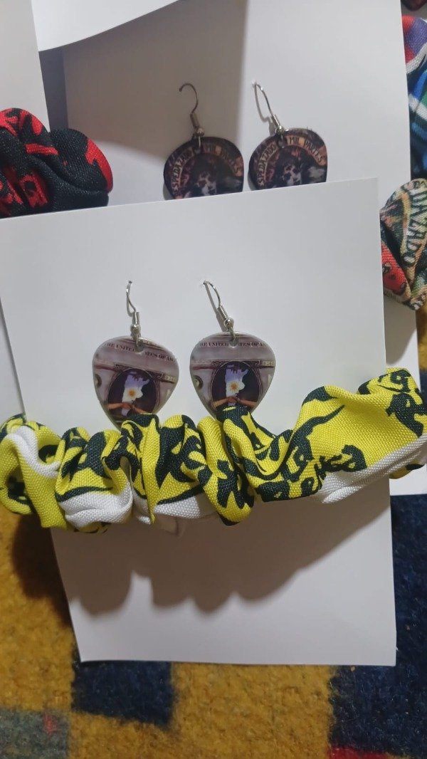 Producto - Scrunchines  + aritos la renga 13