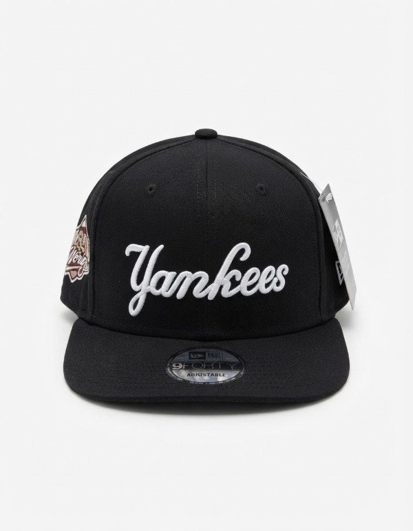 Producto - Gorra plana CERRADA negra logo yankees doble parche