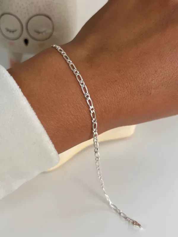 Producto - https://lujanjoyas.mitiendanube.com/productos/pulsera-figaro-1x1-x21cm/