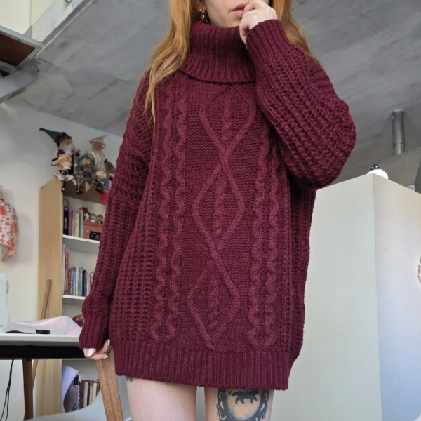 Producto - Suéter con cuello (bordó, celeste)