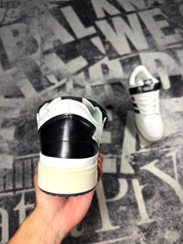 Producto - Forum pro "white and black" - 2