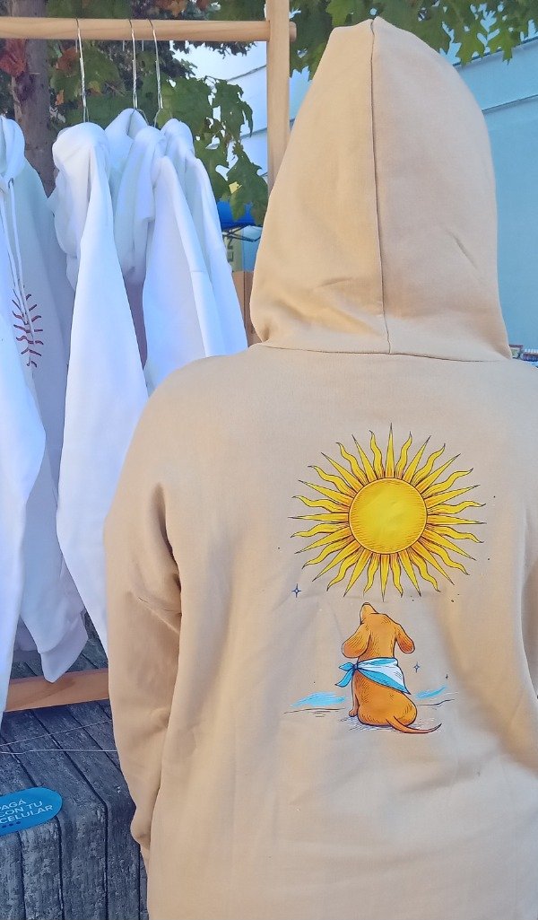 Producto - Buzo bajo el mismo sol beige