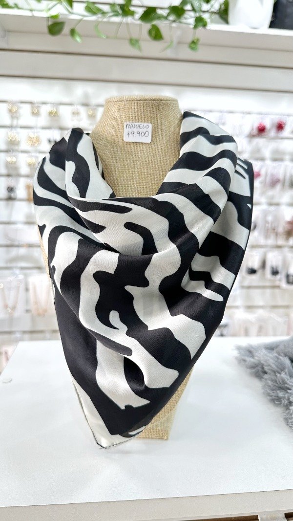 Producto - Pañuelo estampado cebra