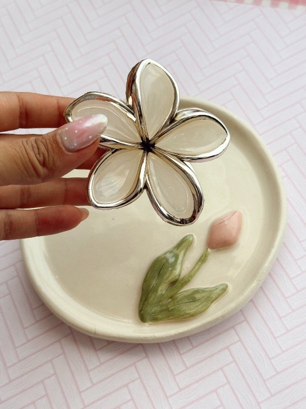 Producto - Broche Flor Dorada Crema